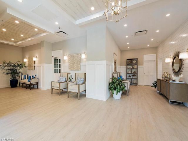 5501 Heron Pt DR 201, Naples, FL 34108