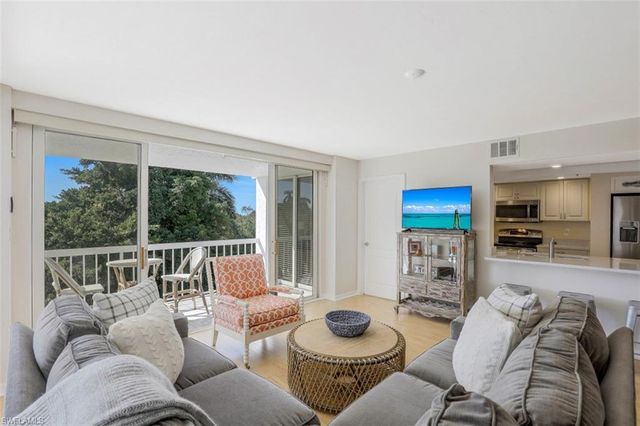 5501 Heron Pt DR 201, Naples, FL 34108