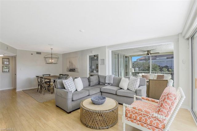 5501 Heron Pt DR 201, Naples, FL 34108