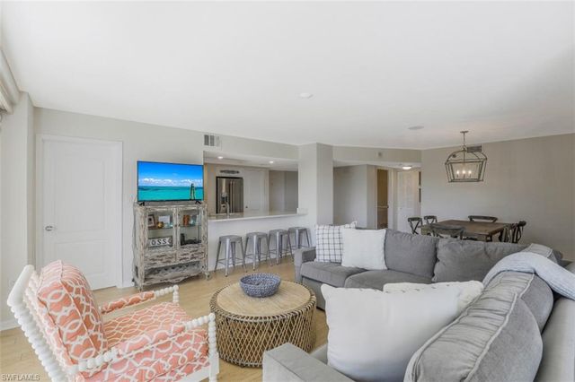 5501 Heron Pt DR 201, Naples, FL 34108