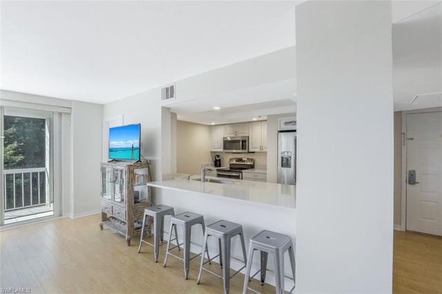 5501 Heron Pt DR 201, Naples, FL 34108