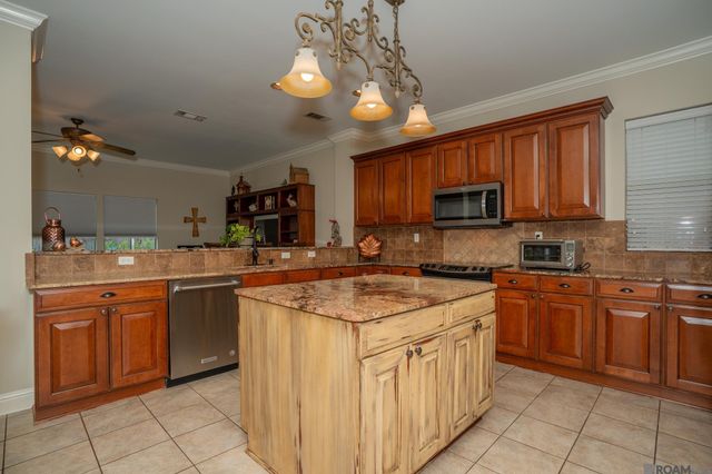 38168 Springwood Ave, Prairieville, LA 70769