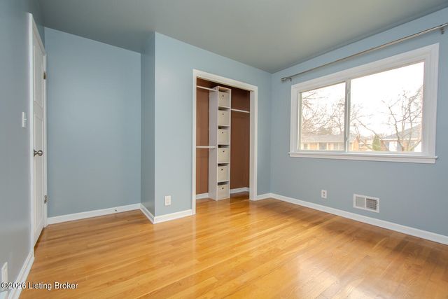 4106 Wallingford Ln, Louisville, KY 40218