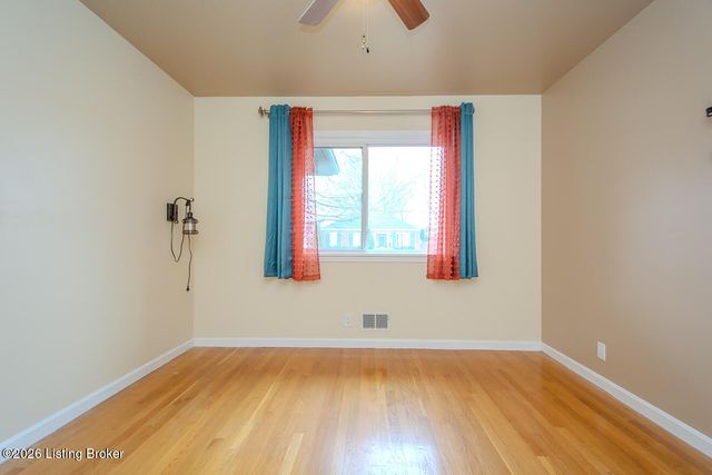 4106 Wallingford Ln, Louisville, KY 40218