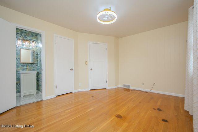 4106 Wallingford Ln, Louisville, KY 40218