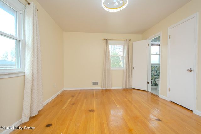 4106 Wallingford Ln, Louisville, KY 40218