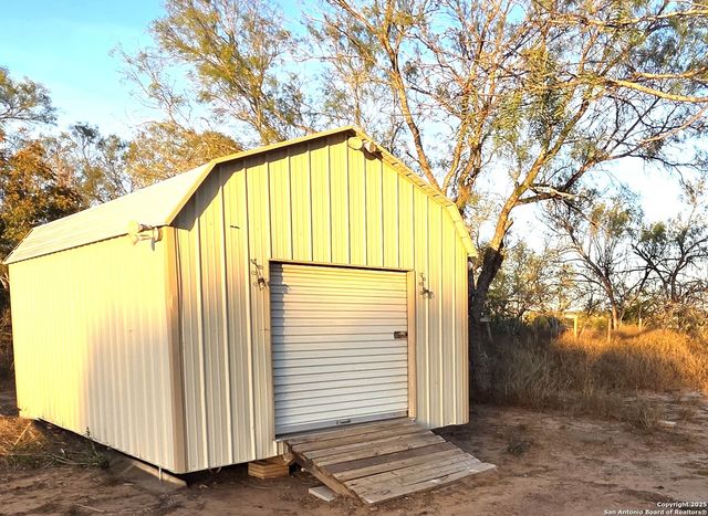 1361 County Road 773, Devine, TX 78016