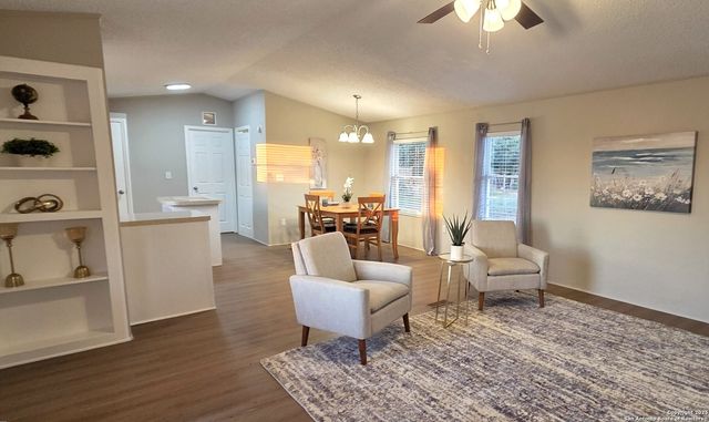 1361 County Road 773, Devine, TX 78016