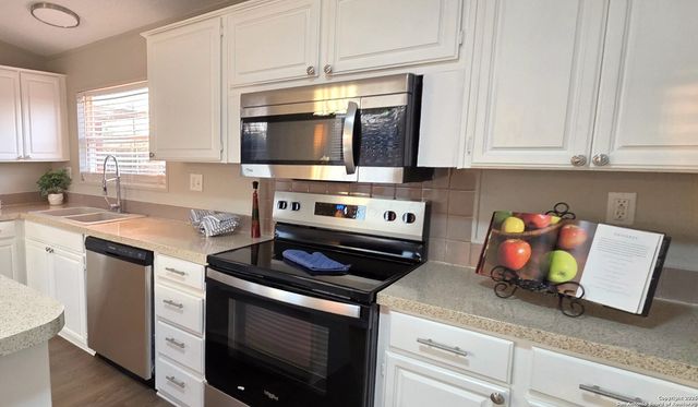 1361 County Road 773, Devine, TX 78016