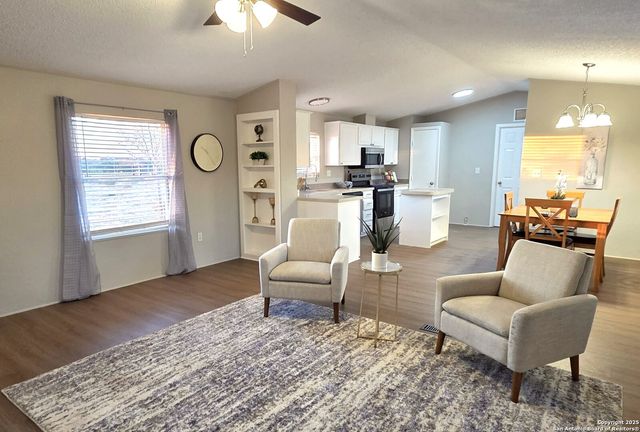 1361 County Road 773, Devine, TX 78016