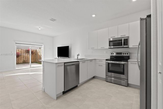 12536 NW 23rd Pl, Miami, FL 33167