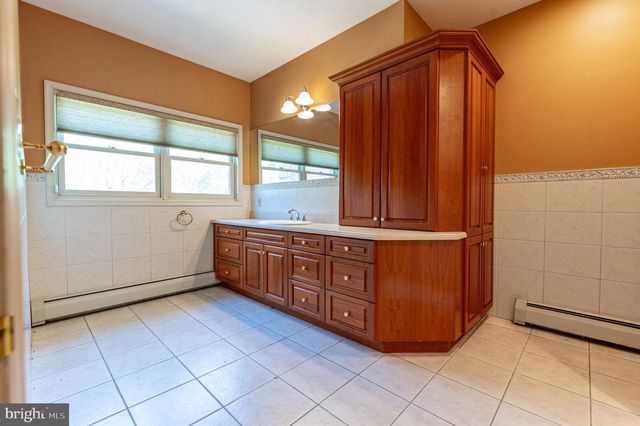 441 HIDDEN LAKE DR, East Stroudsburg, PA 18302