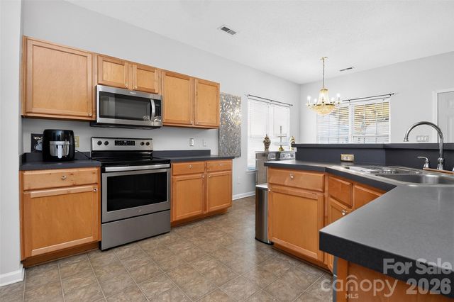 7613 Deluca Drive, Charlotte, NC 28215