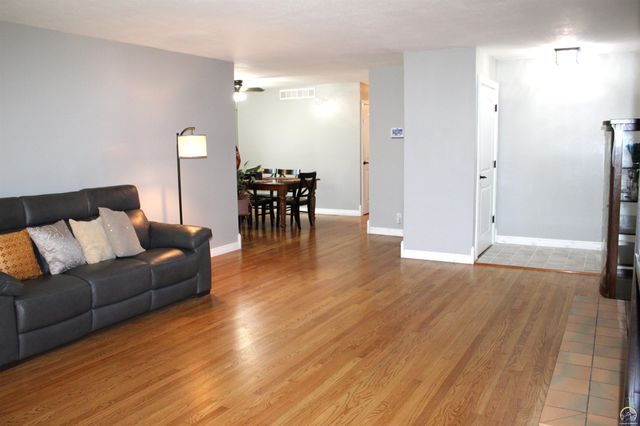 1610 SW Withdean RD, Topeka, KS 66611