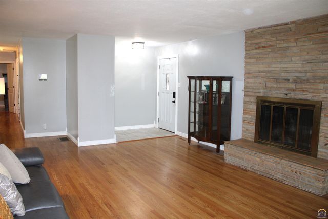 1610 SW Withdean RD, Topeka, KS 66611