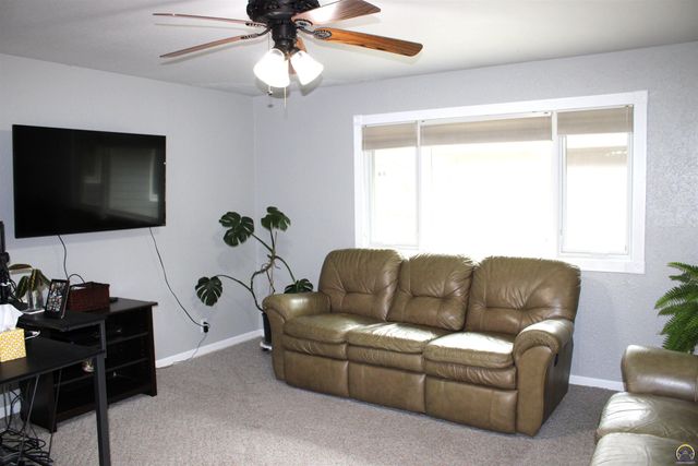 1610 SW Withdean RD, Topeka, KS 66611