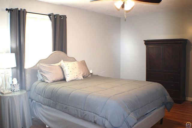 1610 SW Withdean RD, Topeka, KS 66611