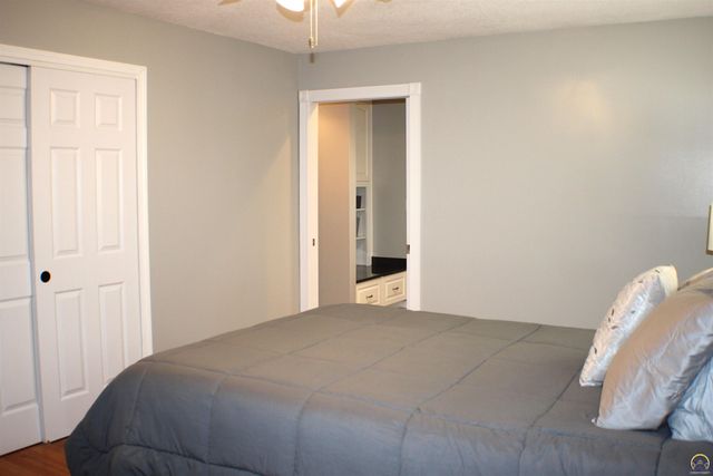 1610 SW Withdean RD, Topeka, KS 66611