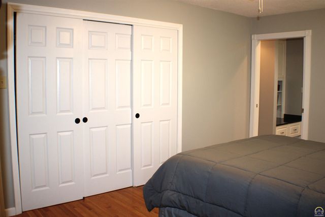 1610 SW Withdean RD, Topeka, KS 66611