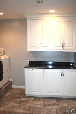 1610 SW Withdean RD, Topeka, KS 66611