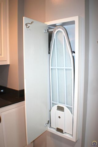 1610 SW Withdean RD, Topeka, KS 66611