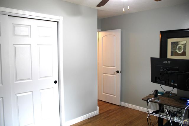 1610 SW Withdean RD, Topeka, KS 66611