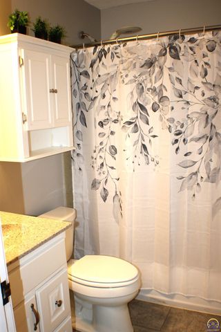 1610 SW Withdean RD, Topeka, KS 66611