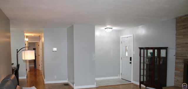 1610 SW Withdean RD, Topeka, KS 66611