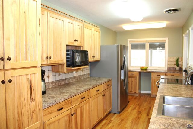 1610 SW Withdean RD, Topeka, KS 66611