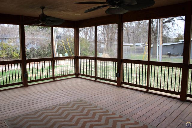 1610 SW Withdean RD, Topeka, KS 66611