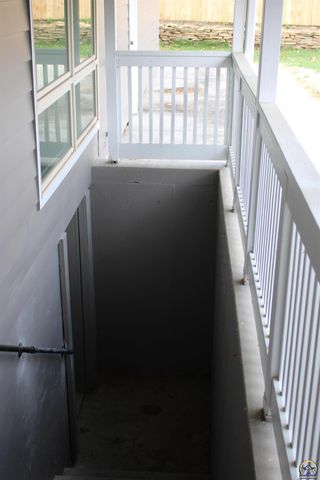 1610 SW Withdean RD, Topeka, KS 66611