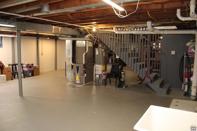 1610 SW Withdean RD, Topeka, KS 66611