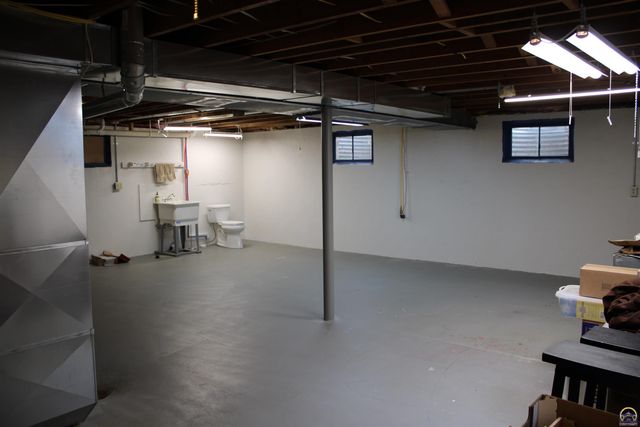 1610 SW Withdean RD, Topeka, KS 66611