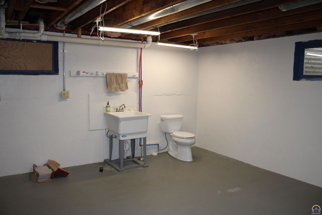 1610 SW Withdean RD, Topeka, KS 66611