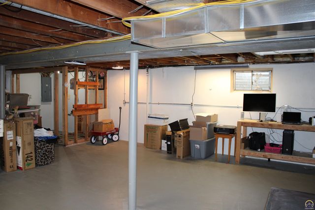 1610 SW Withdean RD, Topeka, KS 66611