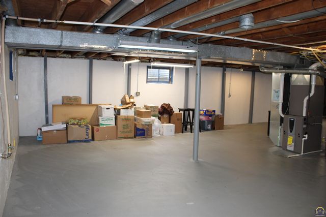 1610 SW Withdean RD, Topeka, KS 66611