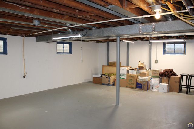 1610 SW Withdean RD, Topeka, KS 66611