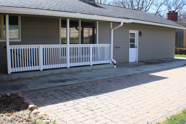 1610 SW Withdean RD, Topeka, KS 66611