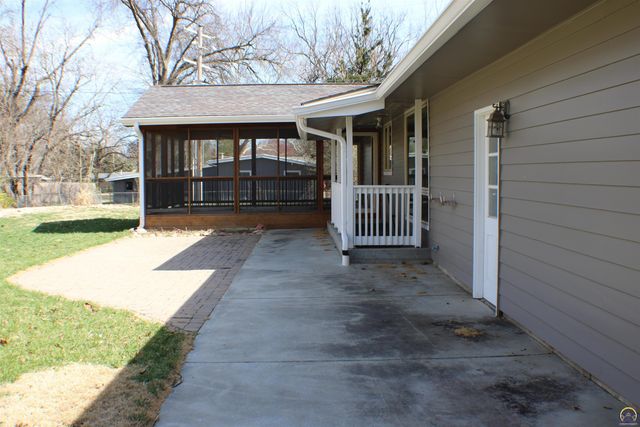 1610 SW Withdean RD, Topeka, KS 66611