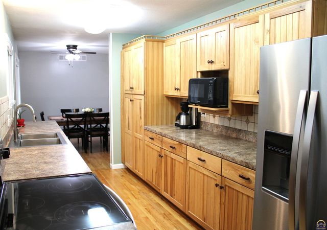 1610 SW Withdean RD, Topeka, KS 66611