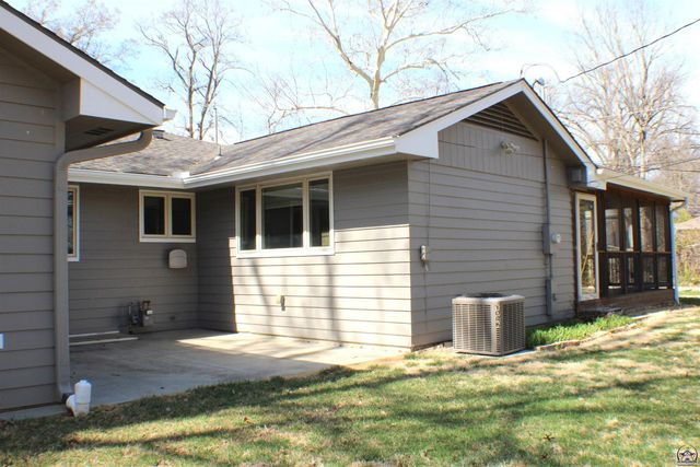 1610 SW Withdean RD, Topeka, KS 66611