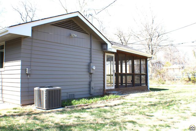 1610 SW Withdean RD, Topeka, KS 66611