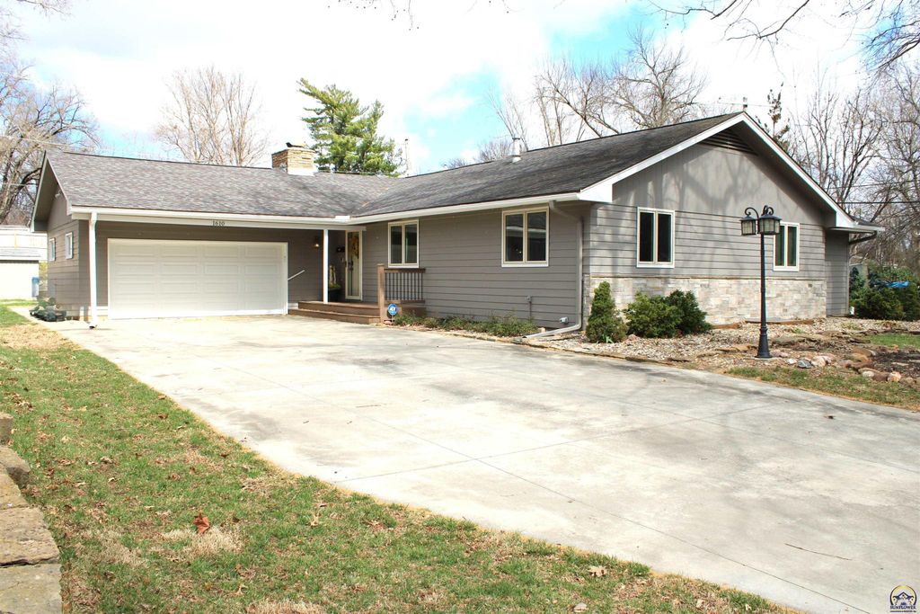 1610 SW Withdean RD, Topeka, KS 66611