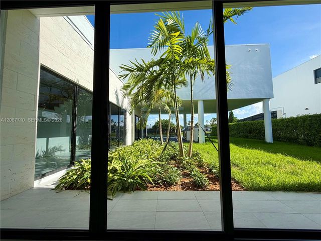 16752 S Botaniko Drive S, Weston, FL 33326