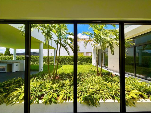 16752 S Botaniko Drive S, Weston, FL 33326