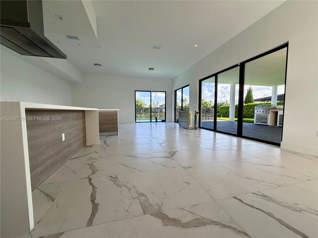 16752 S Botaniko Drive S, Weston, FL 33326