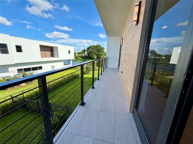 16752 S Botaniko Drive S, Weston, FL 33326