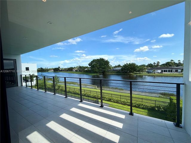 16752 S Botaniko Drive S, Weston, FL 33326