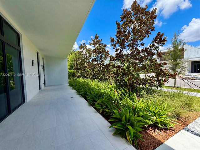16752 S Botaniko Drive S, Weston, FL 33326
