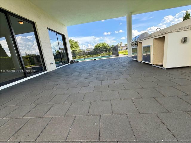 16752 S Botaniko Drive S, Weston, FL 33326